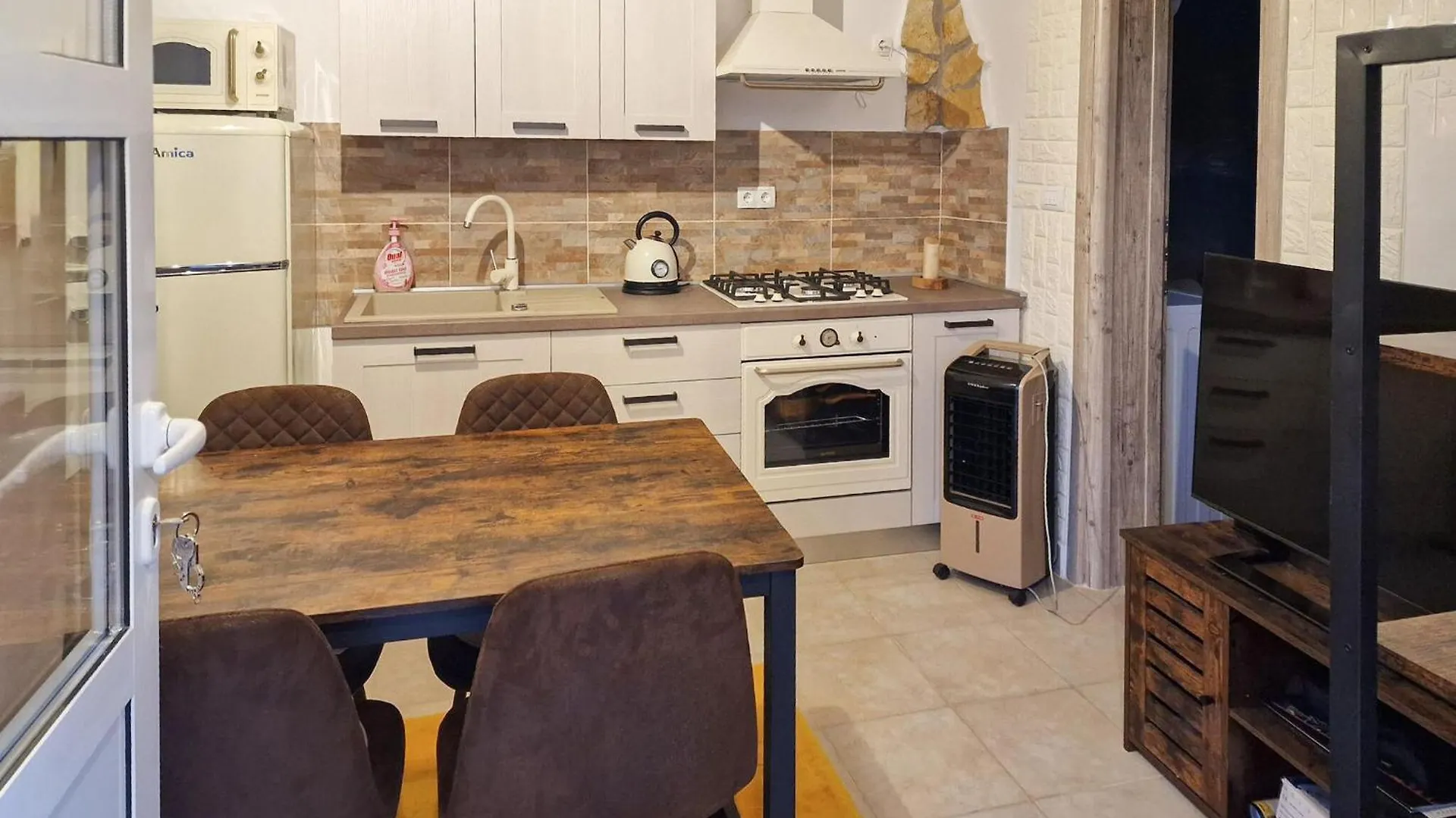 Amazing Home In Trogir With Wifi 別荘