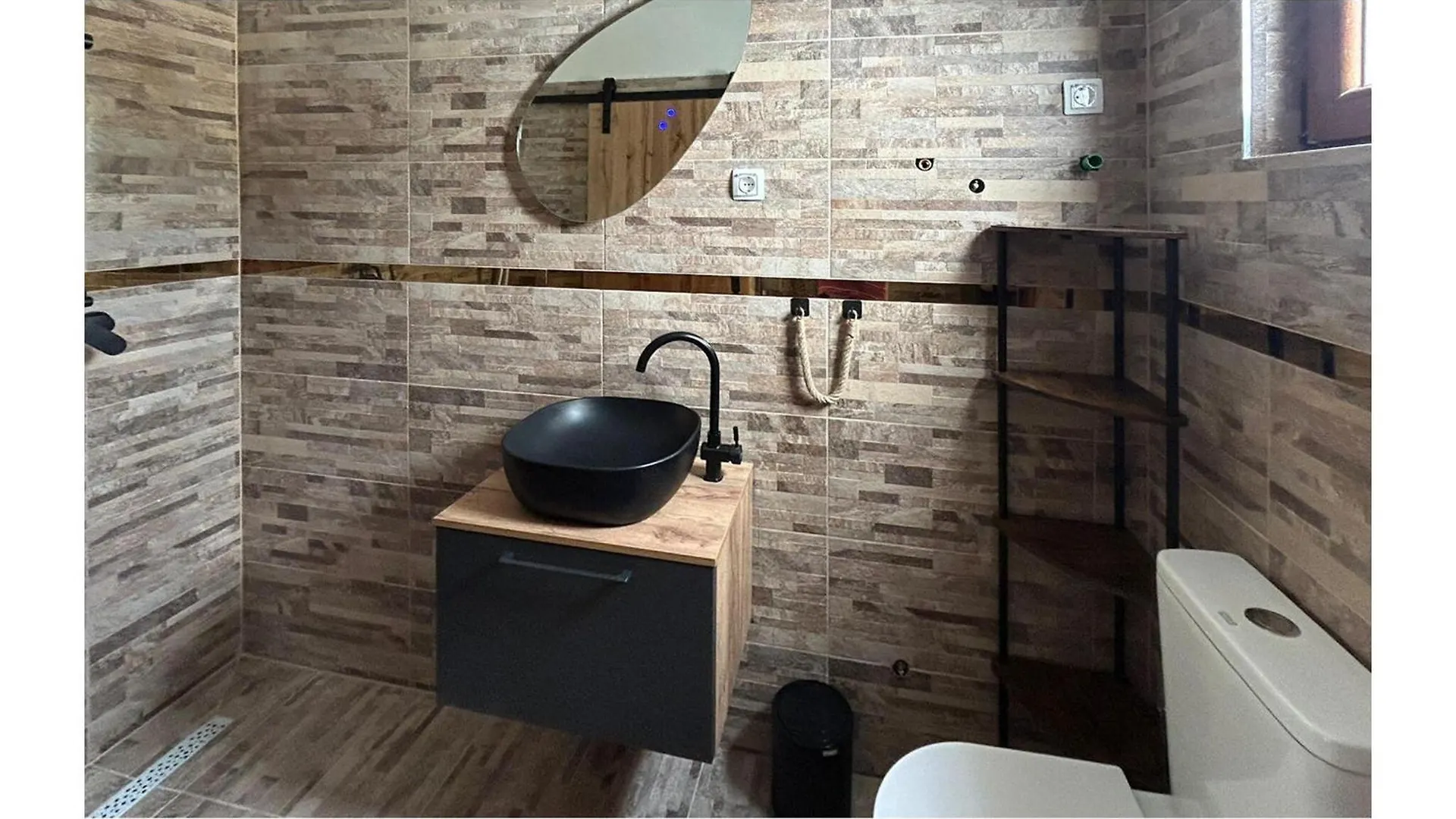 Amazing Home In Trogir With Wifi